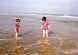 Lotta und Frieda am Strand bei St.Augustine (20 KB)